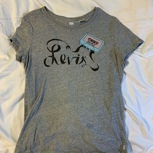Women’s Levi’s short sleeve tee
